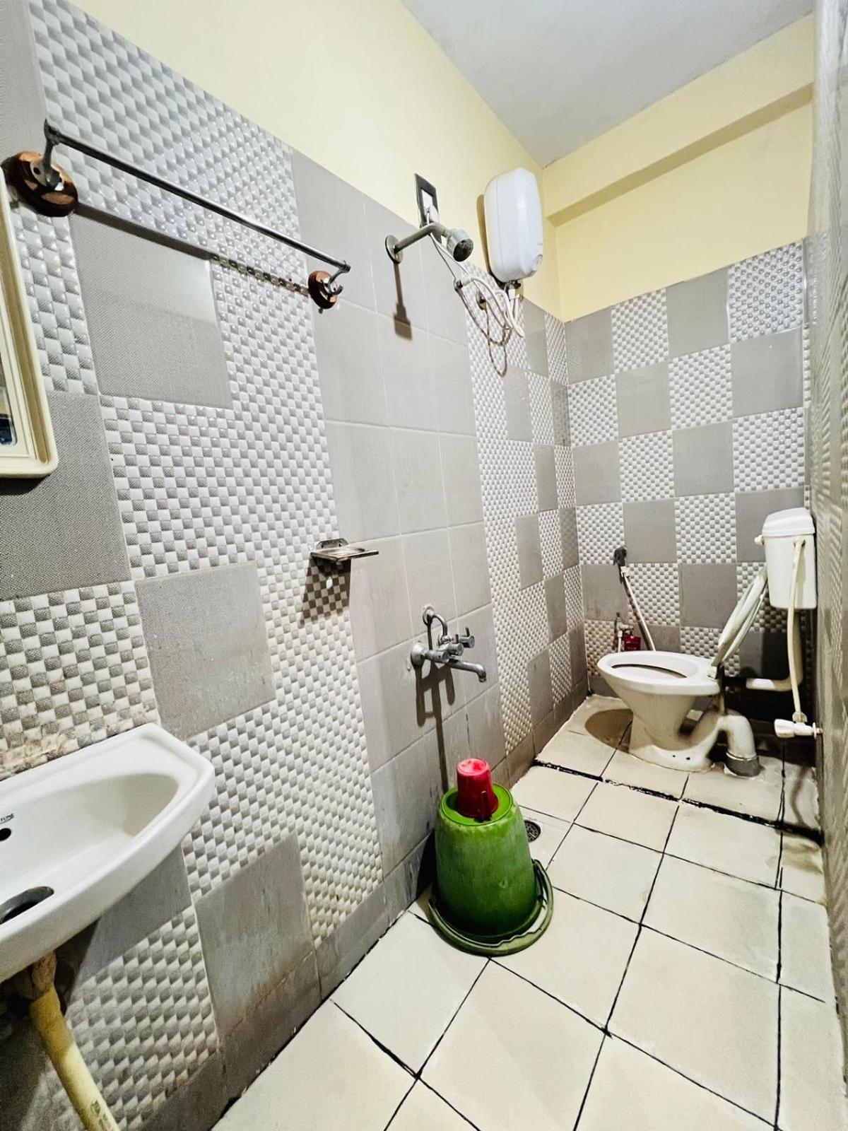 Hk Residency Hotel *