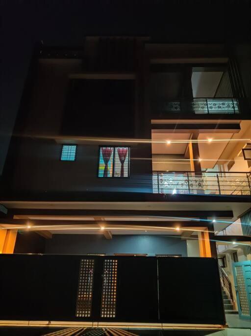 Fully Furnished 3bhk Call-8o882-37972 * Mysore