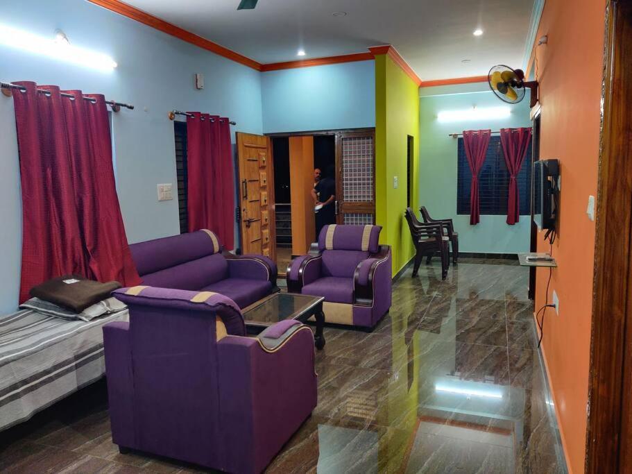Fully Furnished 3bhk Call-8o882-37972 Villa *