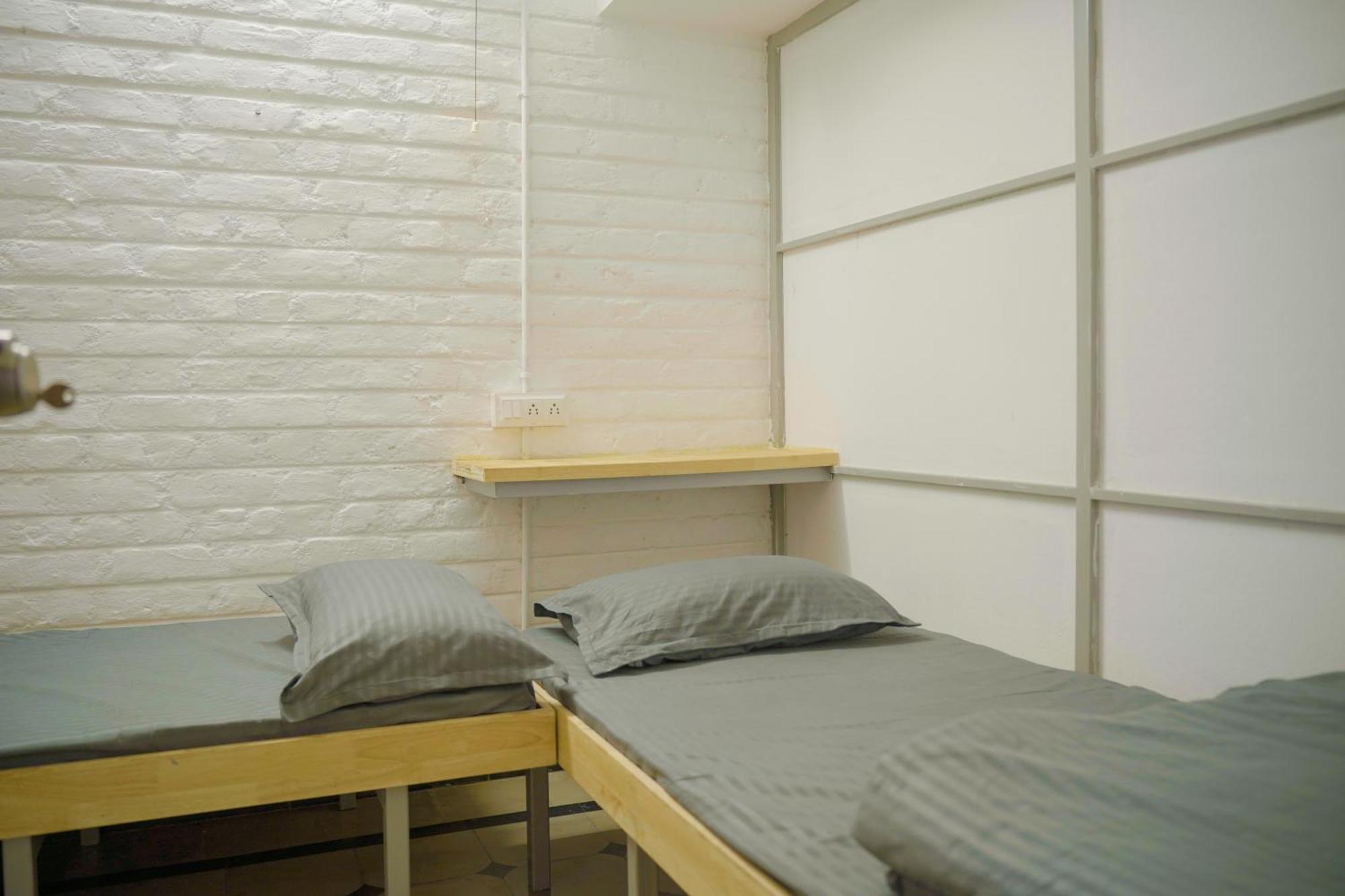 Rahees Bi Roambay - Backpacker Hostel