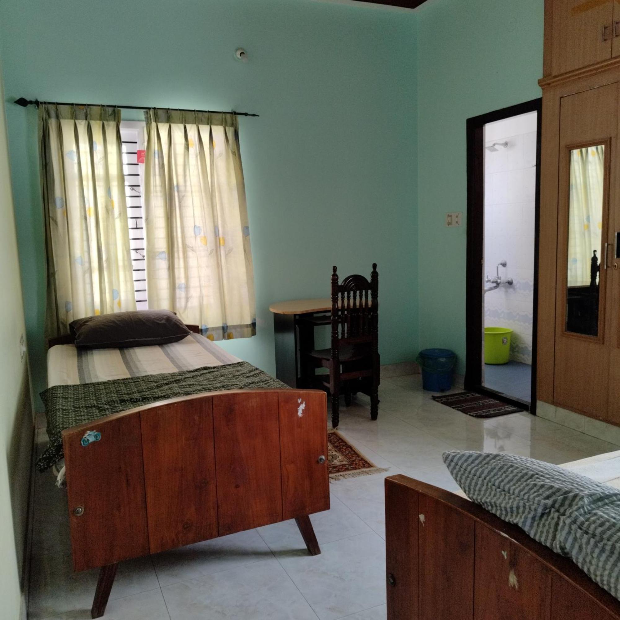 Mahadimane - Spacious House With 3 Bed Holiday home Mysore