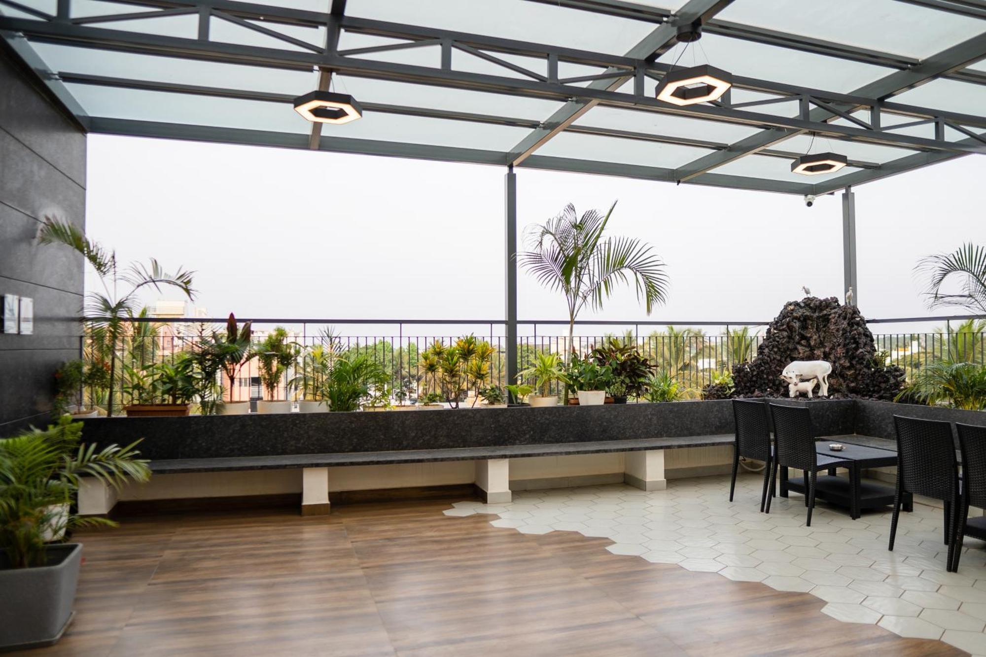Bumblebee - The Penthouse Apartment