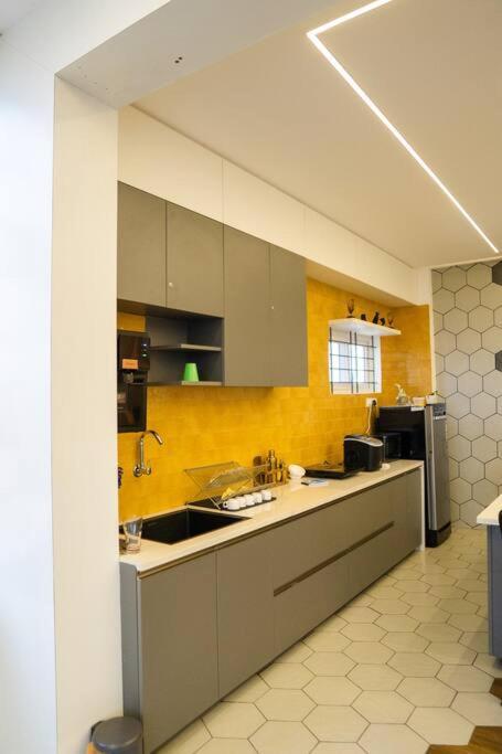 Apartment Bumblebee - The Penthouse