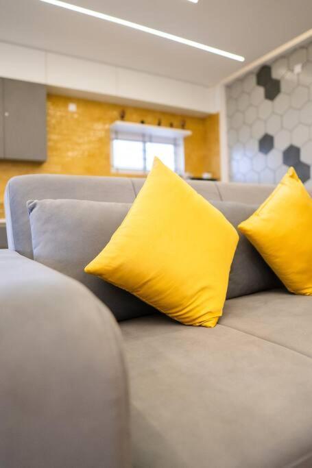 Apartment Bumblebee - The Penthouse