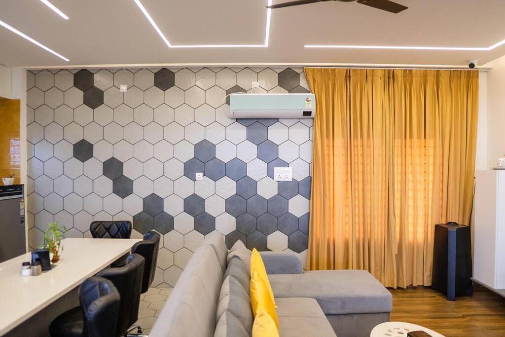 Apartment Bumblebee - The Penthouse Mysore