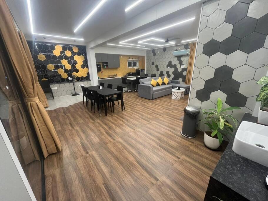 Apartment Bumblebee - The Penthouse