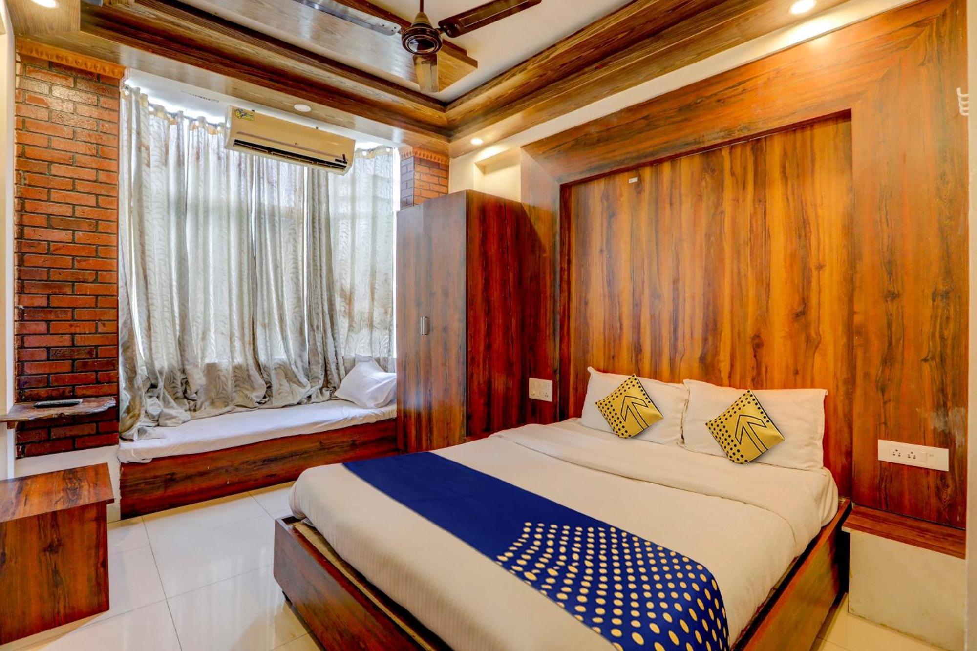 Hotel O Rajdhani Group Of 3*