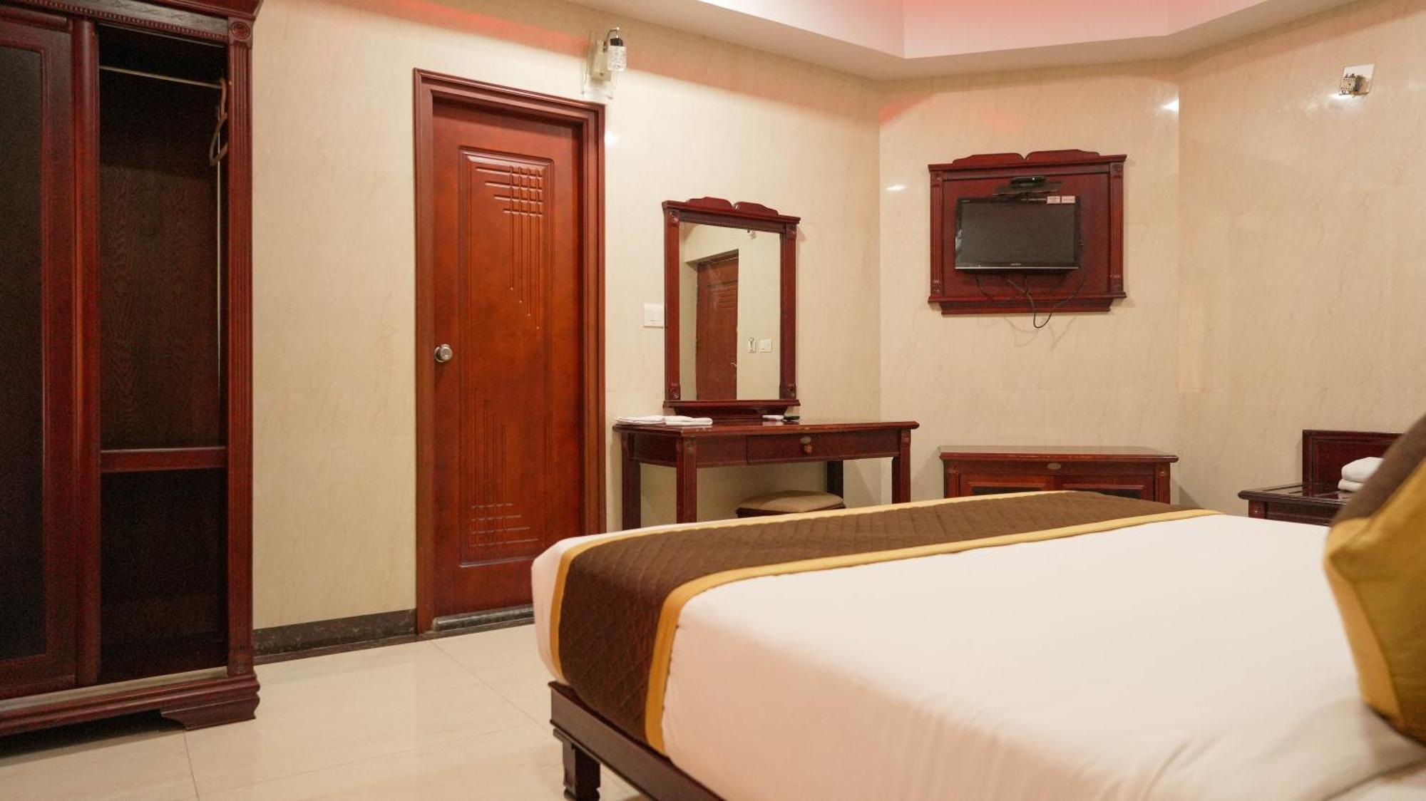 Yuvraj Signature Hotel 2*