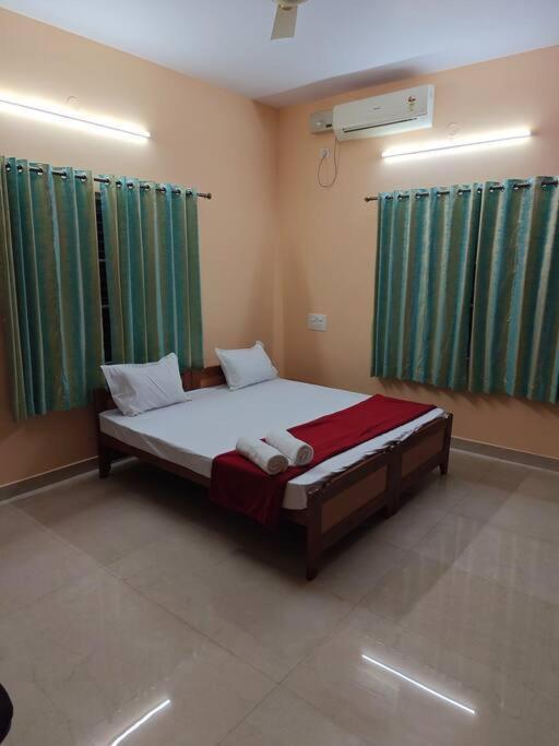 S R Luxurious Fully Ac 3 Bhk Bunglow *