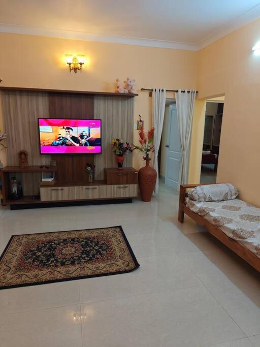 S R Luxurious Fully Ac 3 Bhk Bunglow Holiday home *