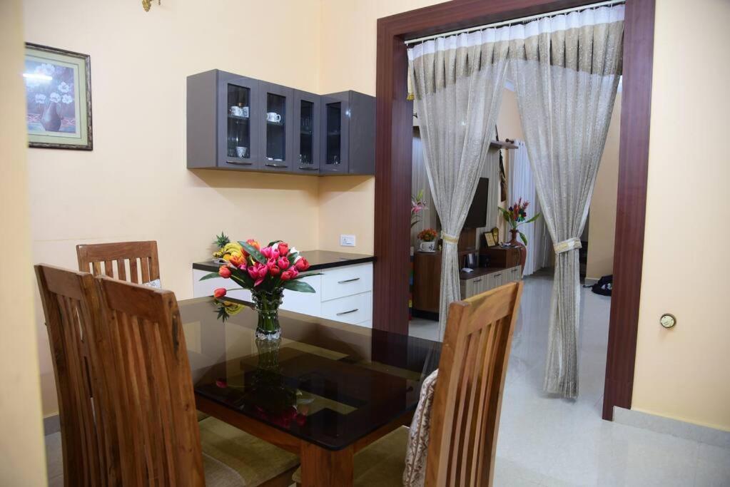 S R Luxurious Fully Ac 3 Bhk Bunglow *