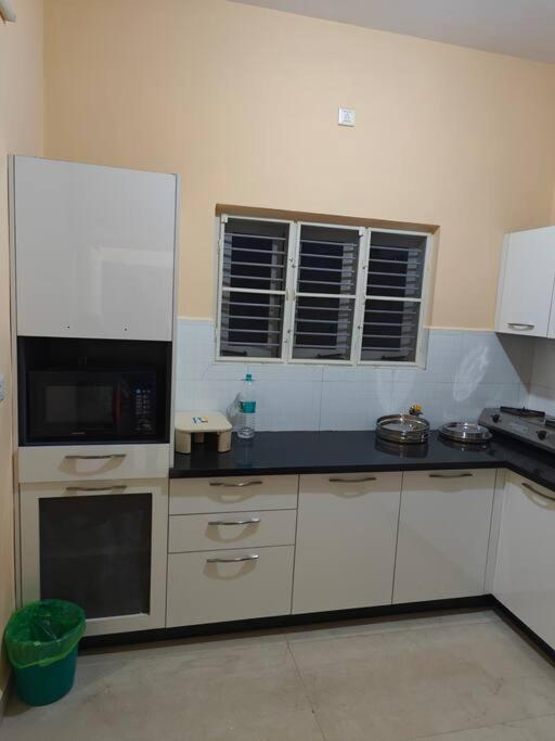 S R Luxurious Fully Ac 3 Bhk Bunglow Holiday home