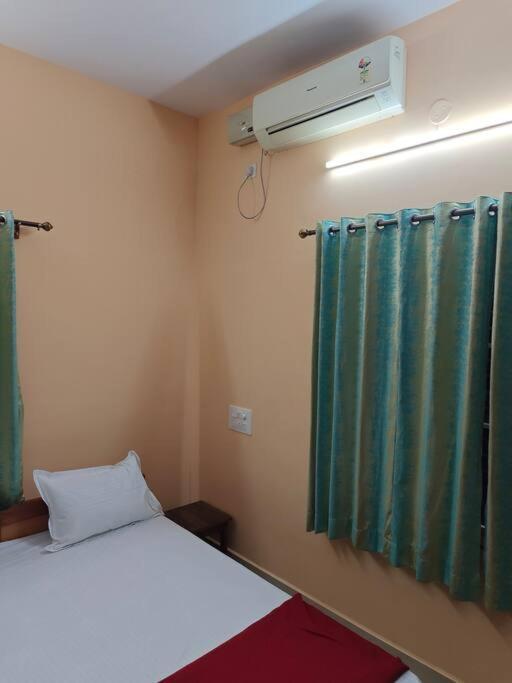 S R Luxurious Fully Ac 3 Bhk Bunglow Holiday home Mysore