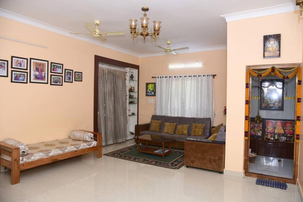 S R Luxurious Fully Ac 3 Bhk Bunglow *