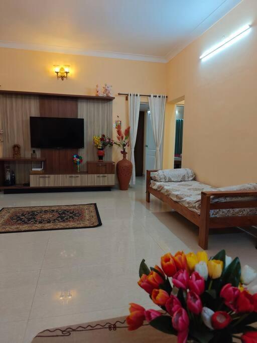 S R Luxurious Fully Ac 3 Bhk Bunglow Holiday home *