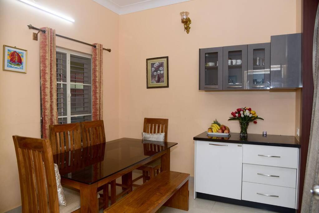 S R Luxurious Fully Ac 3 Bhk Bunglow *