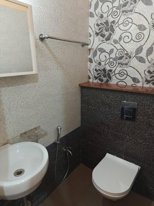 S R Luxurious Fully Ac 3 Bhk Bunglow