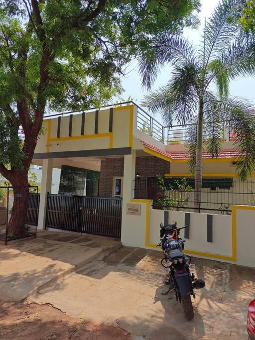 S R Luxurious Fully Ac 3 Bhk Bunglow Holiday home *
