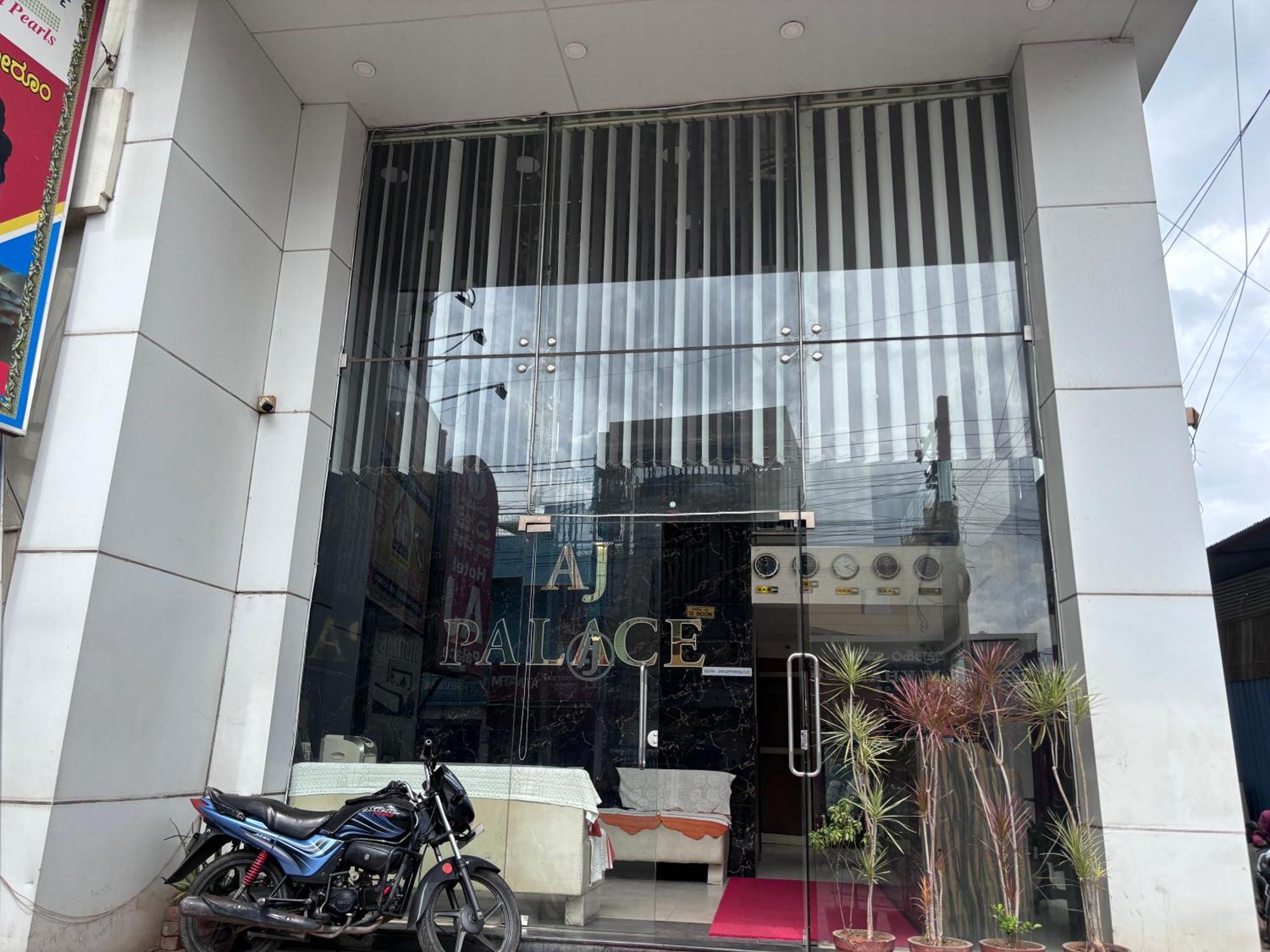 Aj Palace Hotel 3*