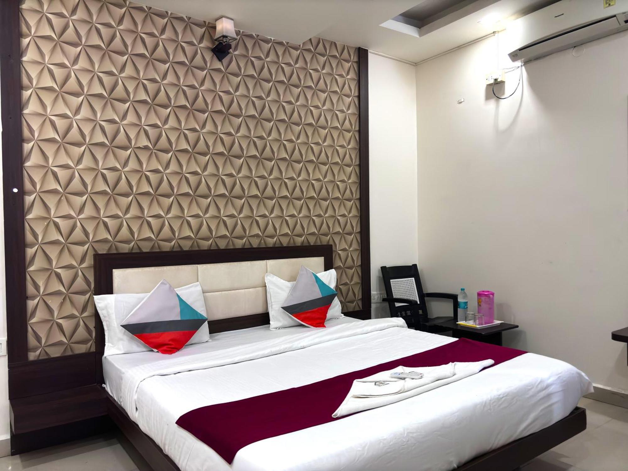 Aj Palace Hotel Mysore