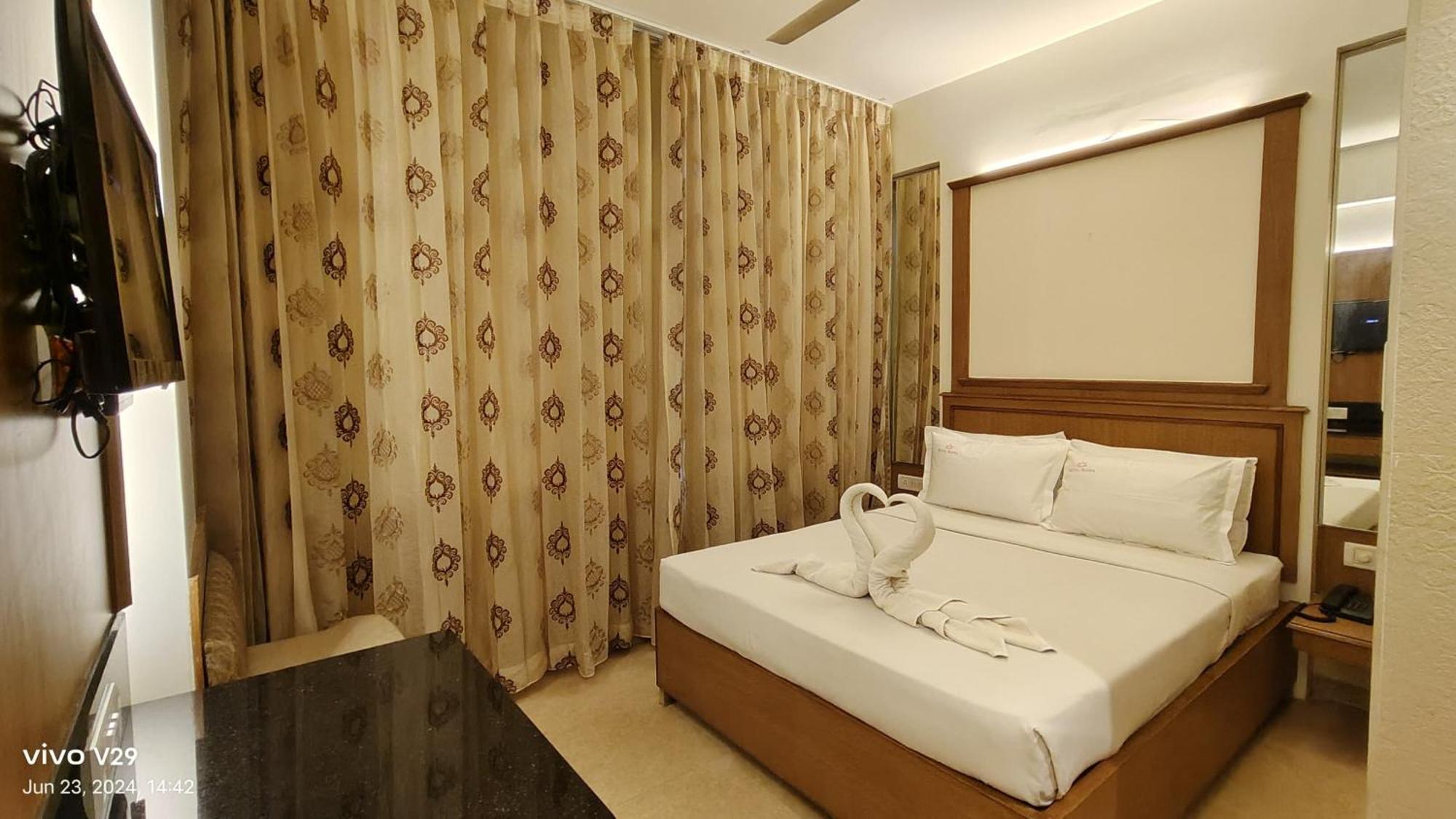 Roopa 3* Mysore