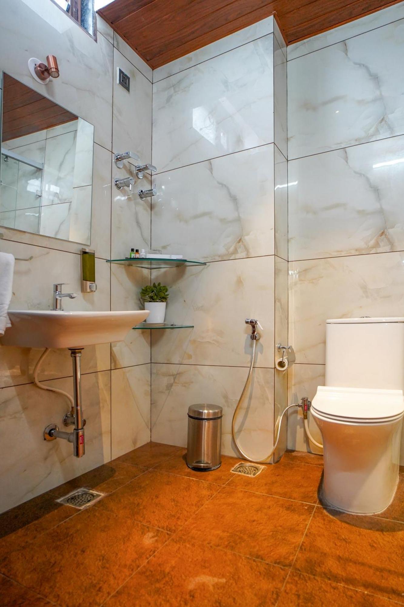 V One Hotel Yathin Hotel 4*