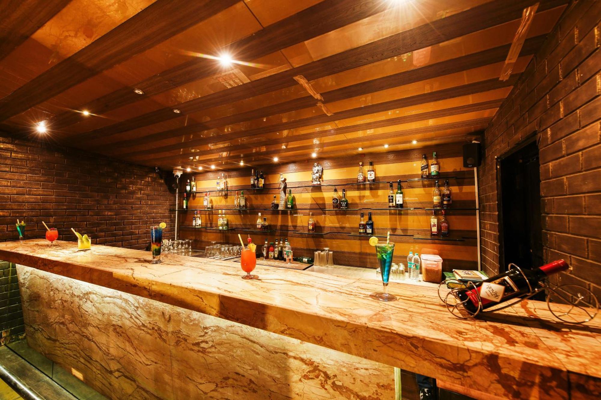 Roopa Hotel 3*