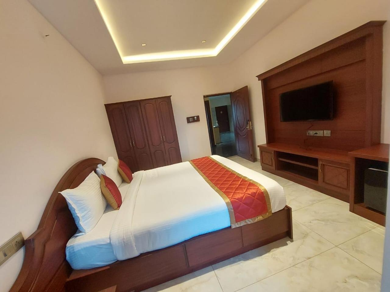 V One Hotel Yathin Hotel 4*
