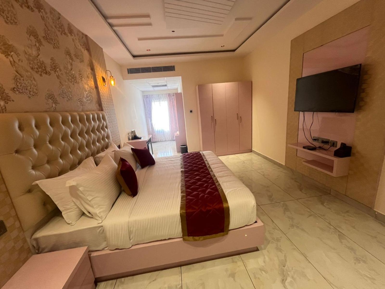 V One Hotel Yathin 4*