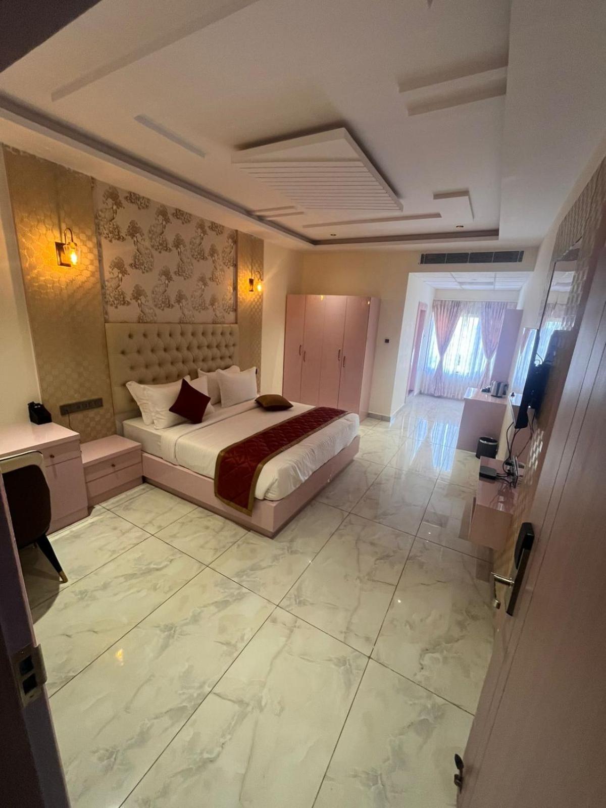 Hotel V One Hotel Yathin Mysore