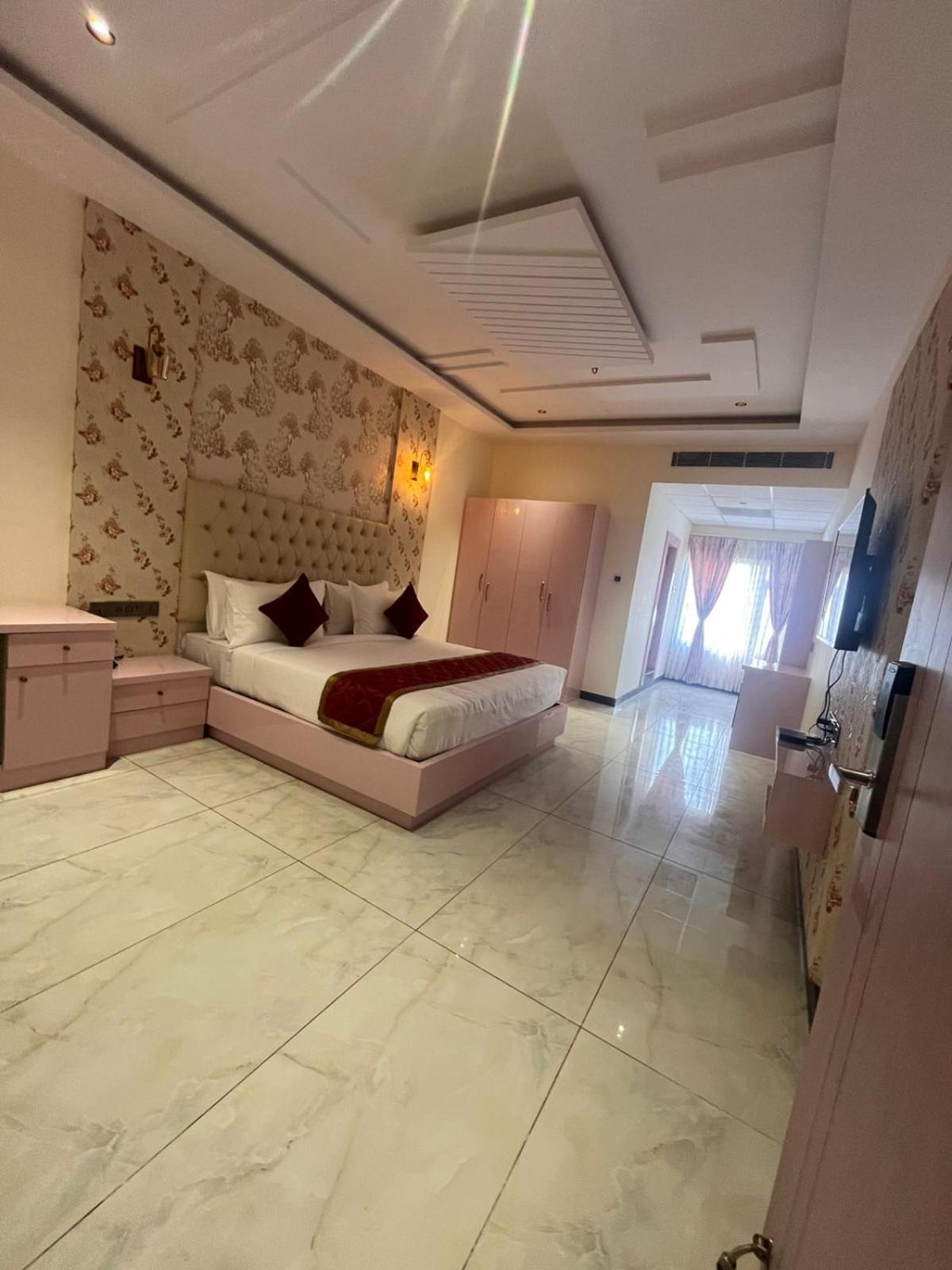 V One Hotel Yathin Hotel 4*