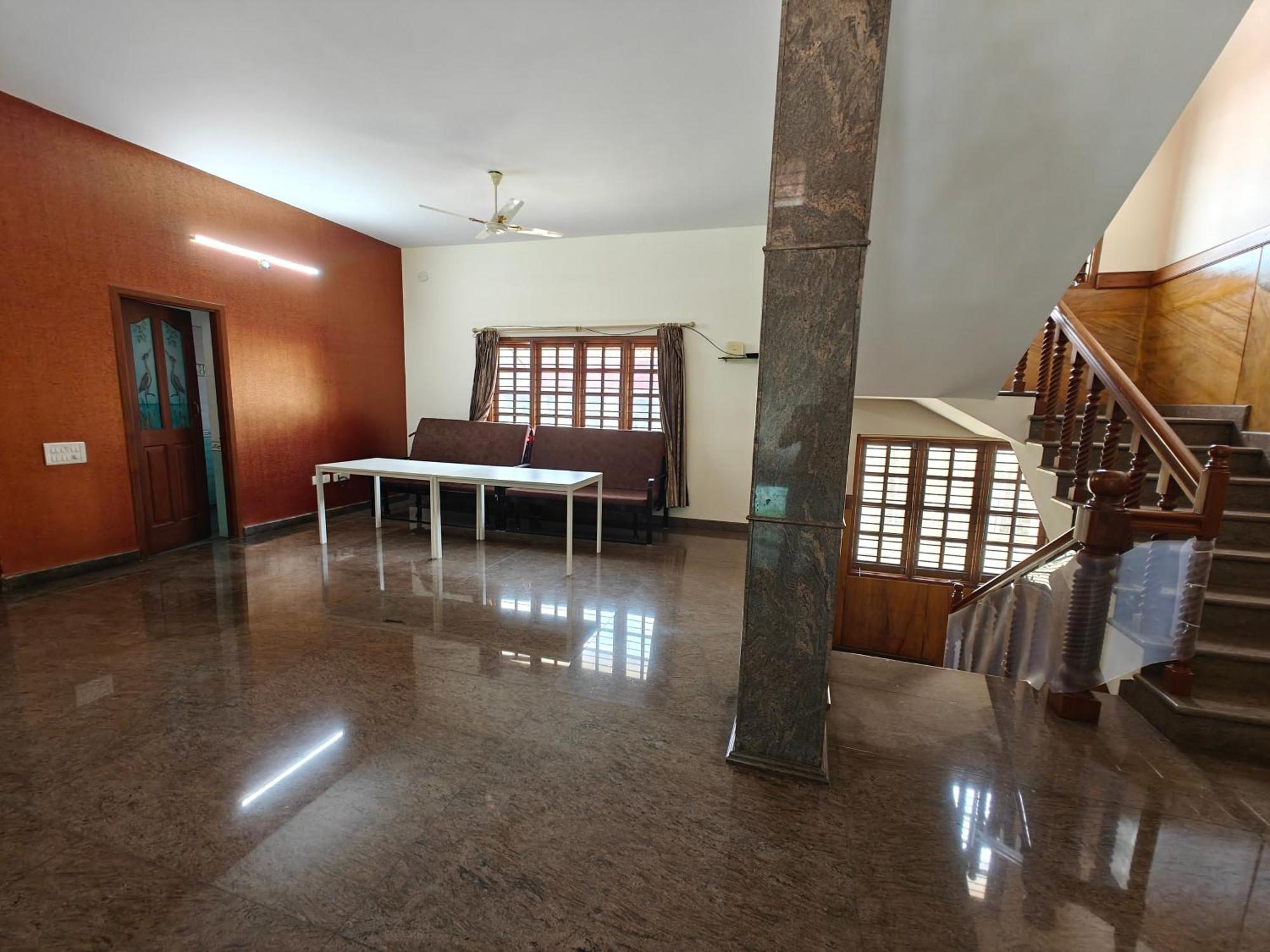 6bhk Luxury Villa *