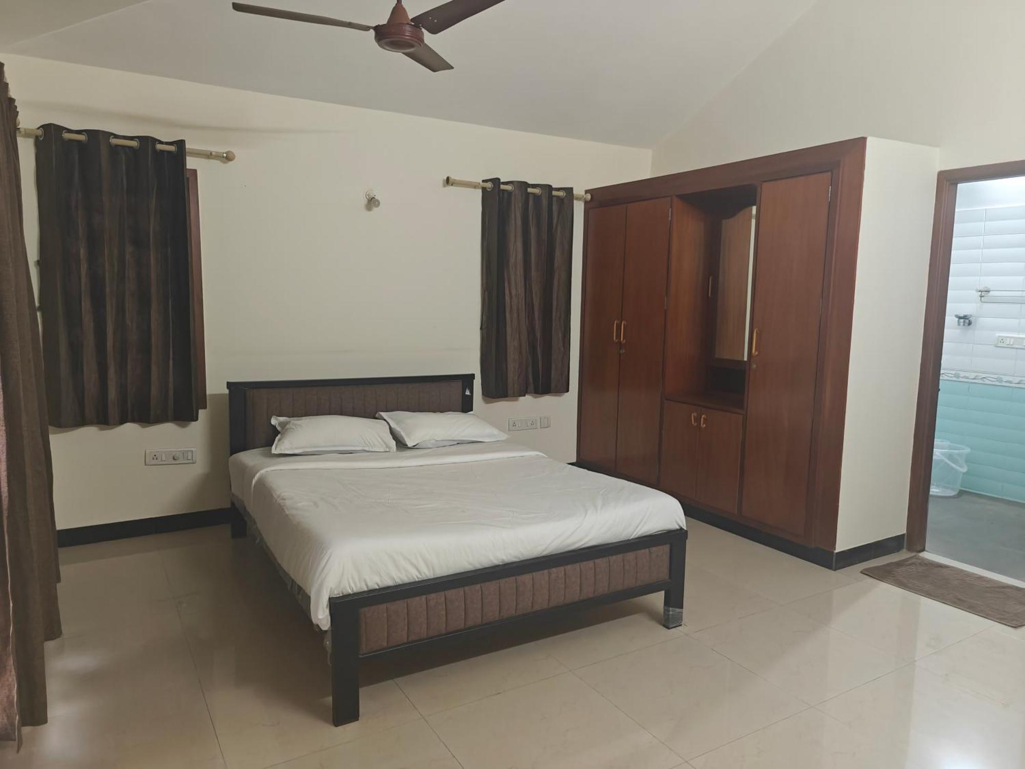 6bhk Luxury Villa *