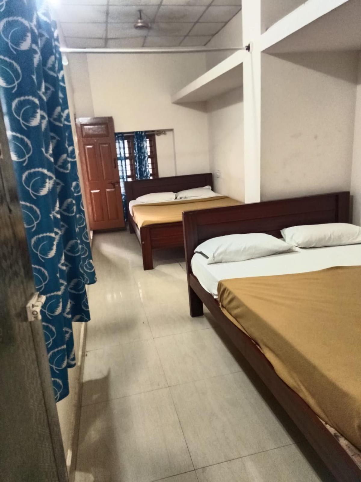 Shams Homestay 1km From Railway Staiton Lodge *