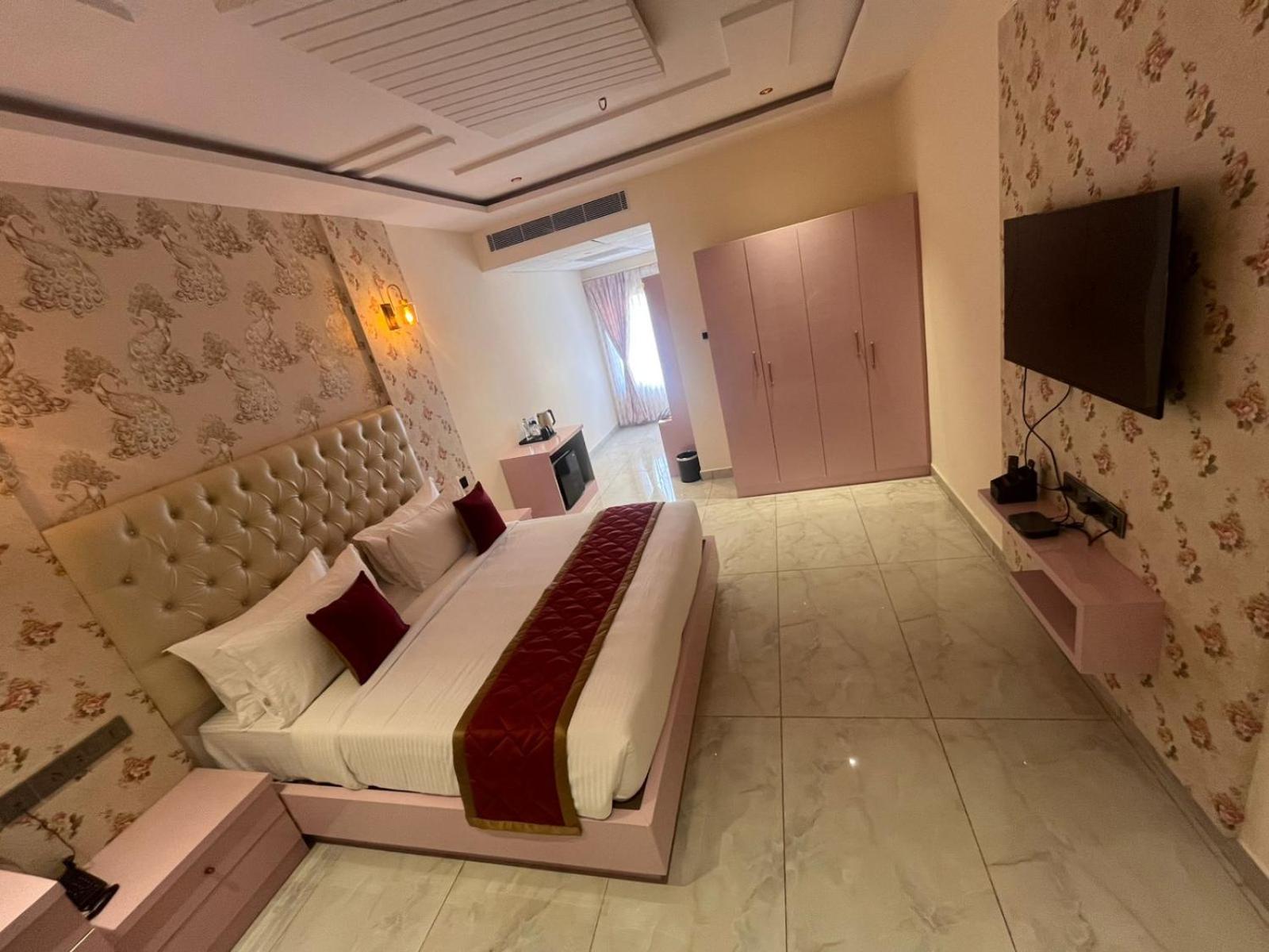 V One Hotel Yathin Hotel 4*
