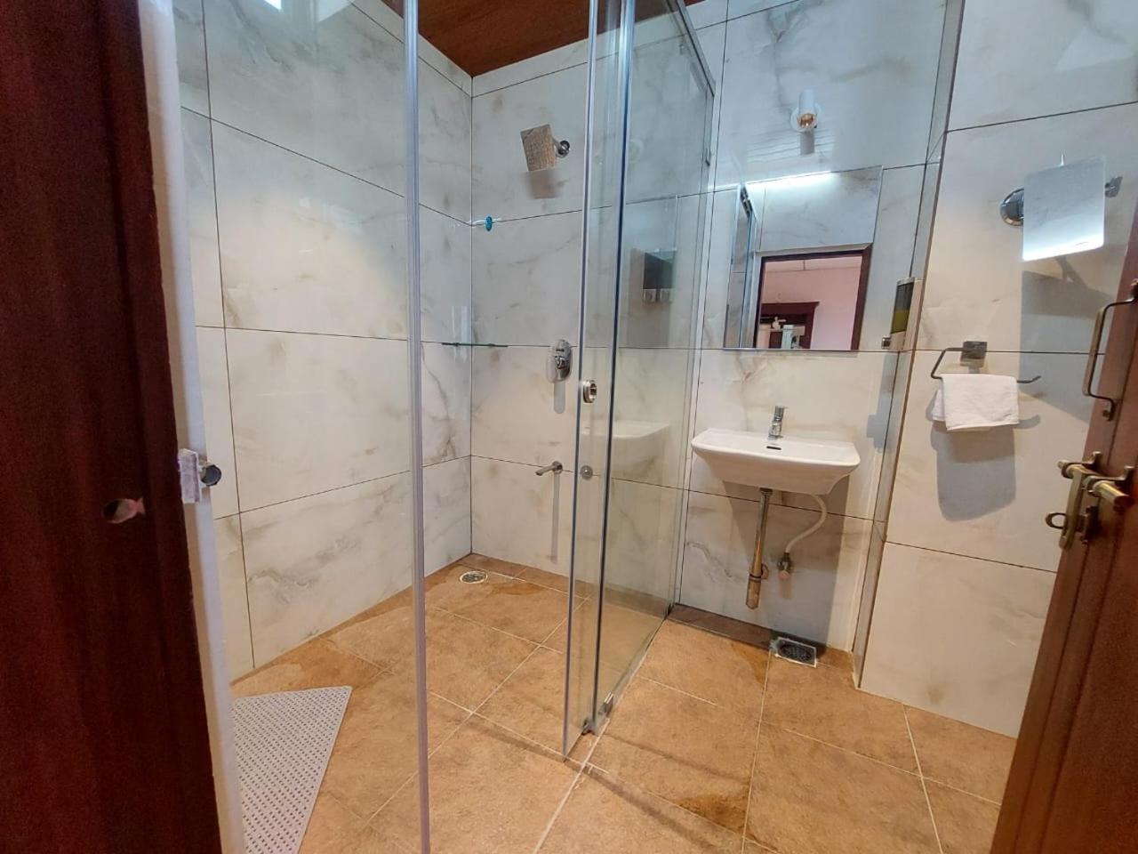 Hotel V One Hotel Yathin
