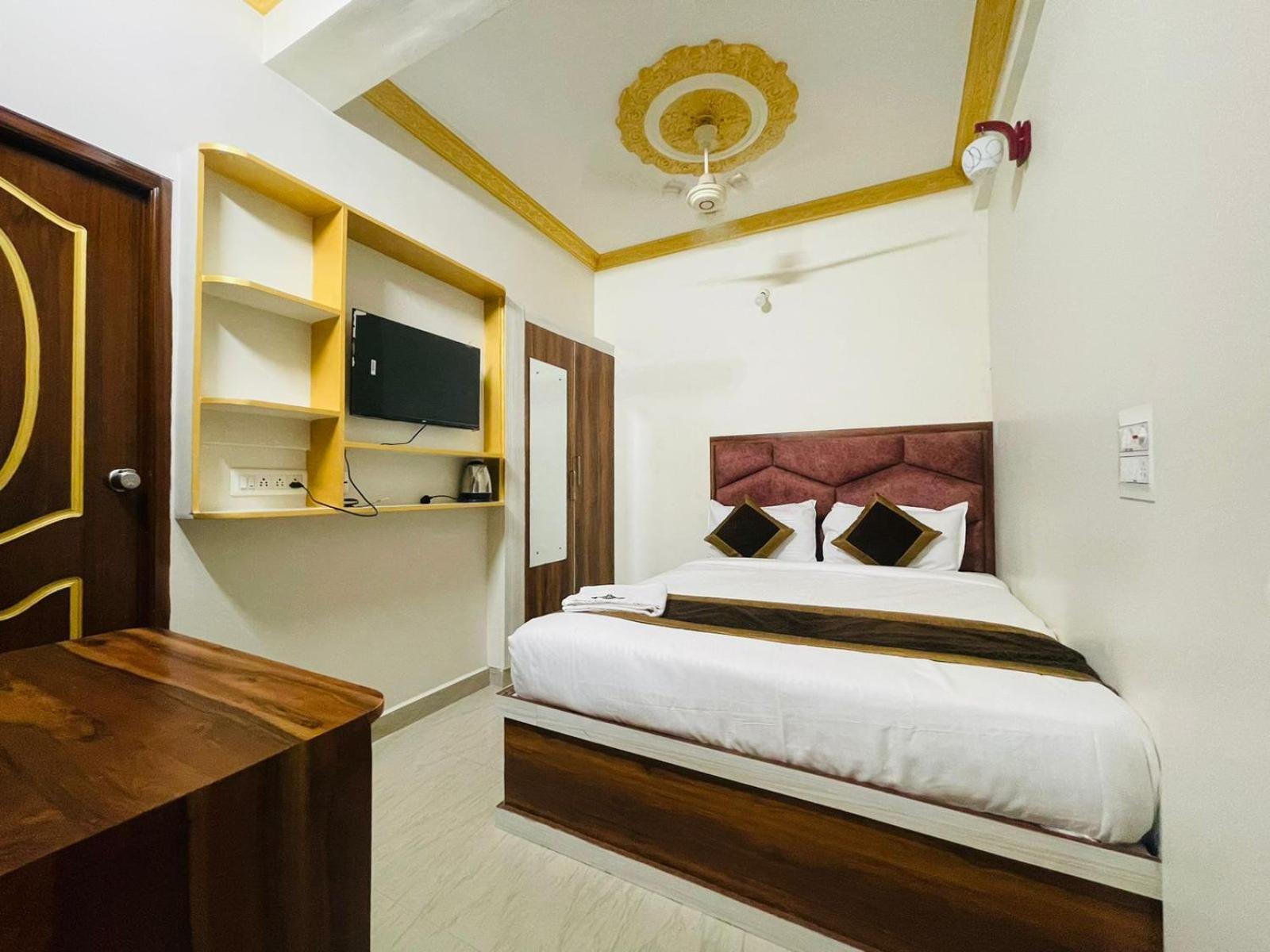 Boss Palace Hotel *