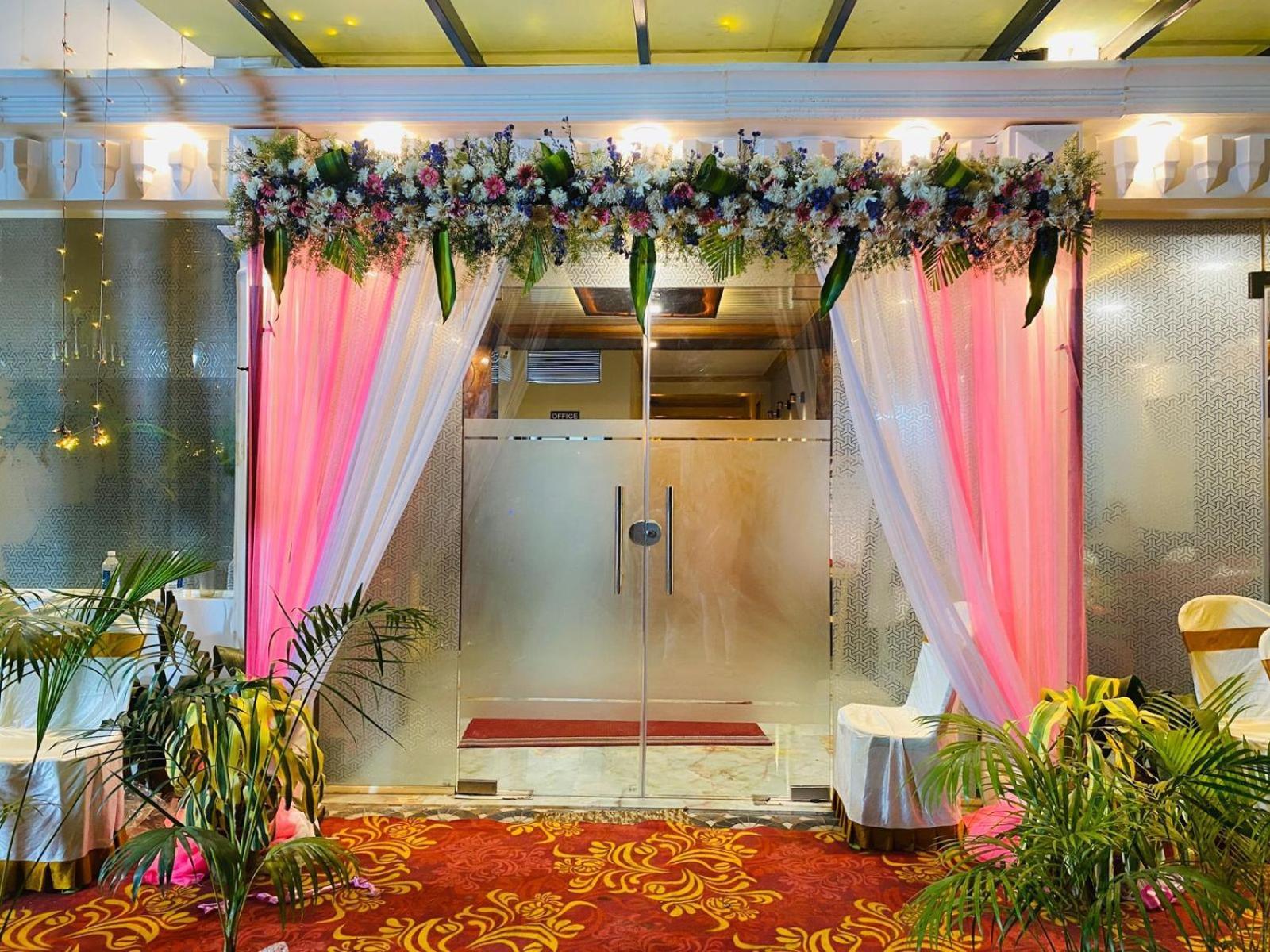 Boss Palace Hotel
