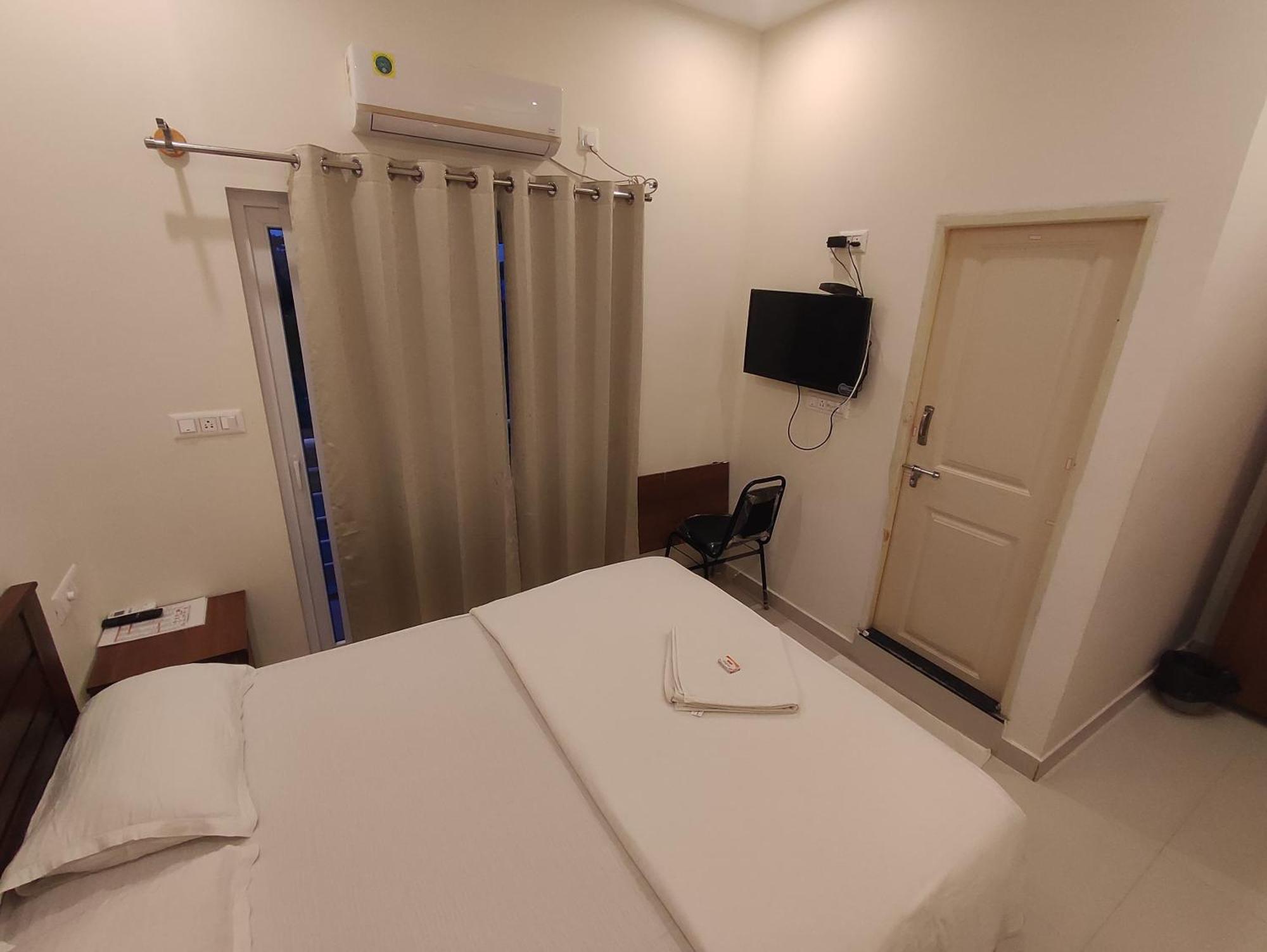 Hotel Mitra & Retreat 3*