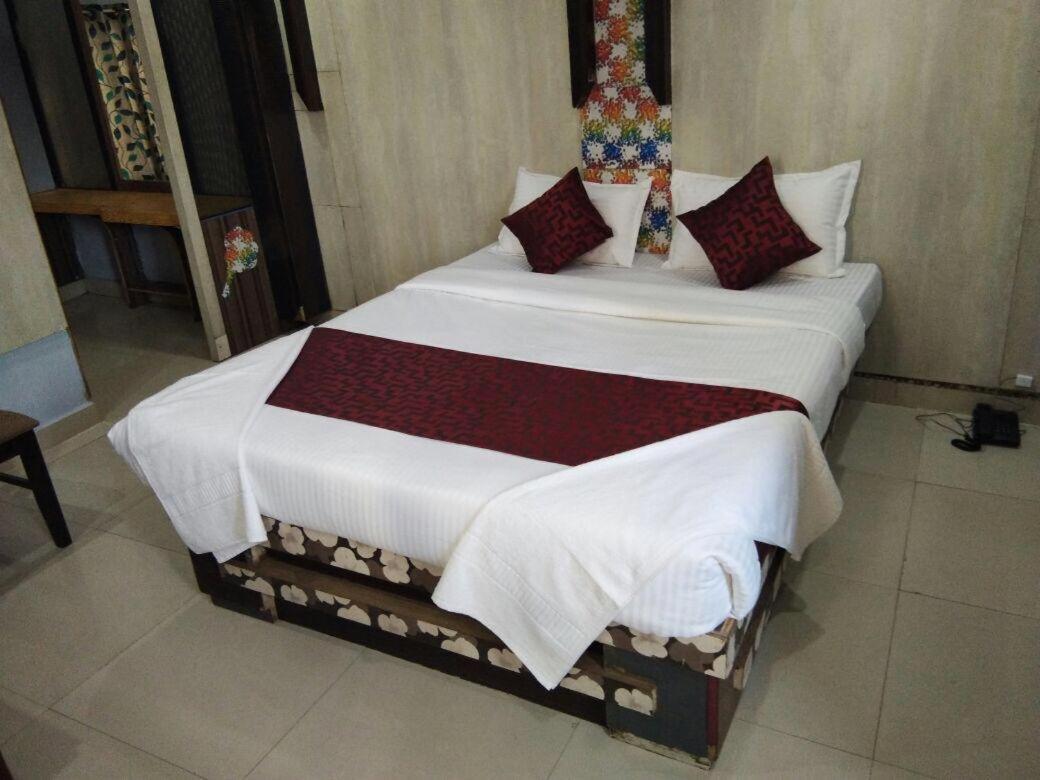 Raj Empire 3*