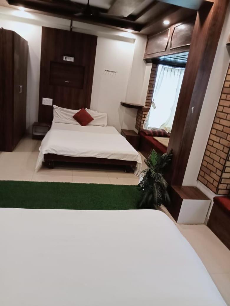 Hotel Raj Empire