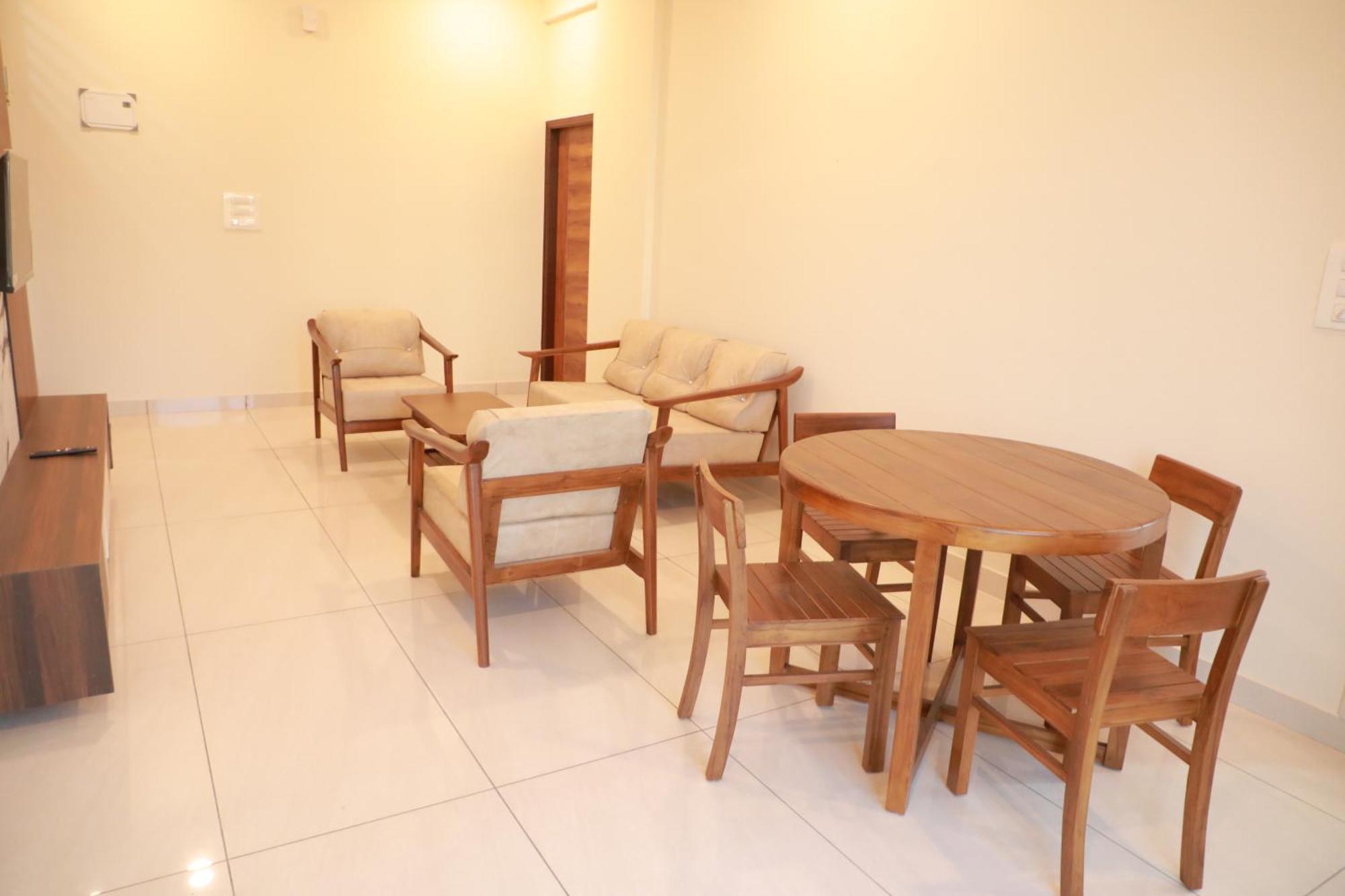 Nilgiri Woodlands Luxury Service Apartment *