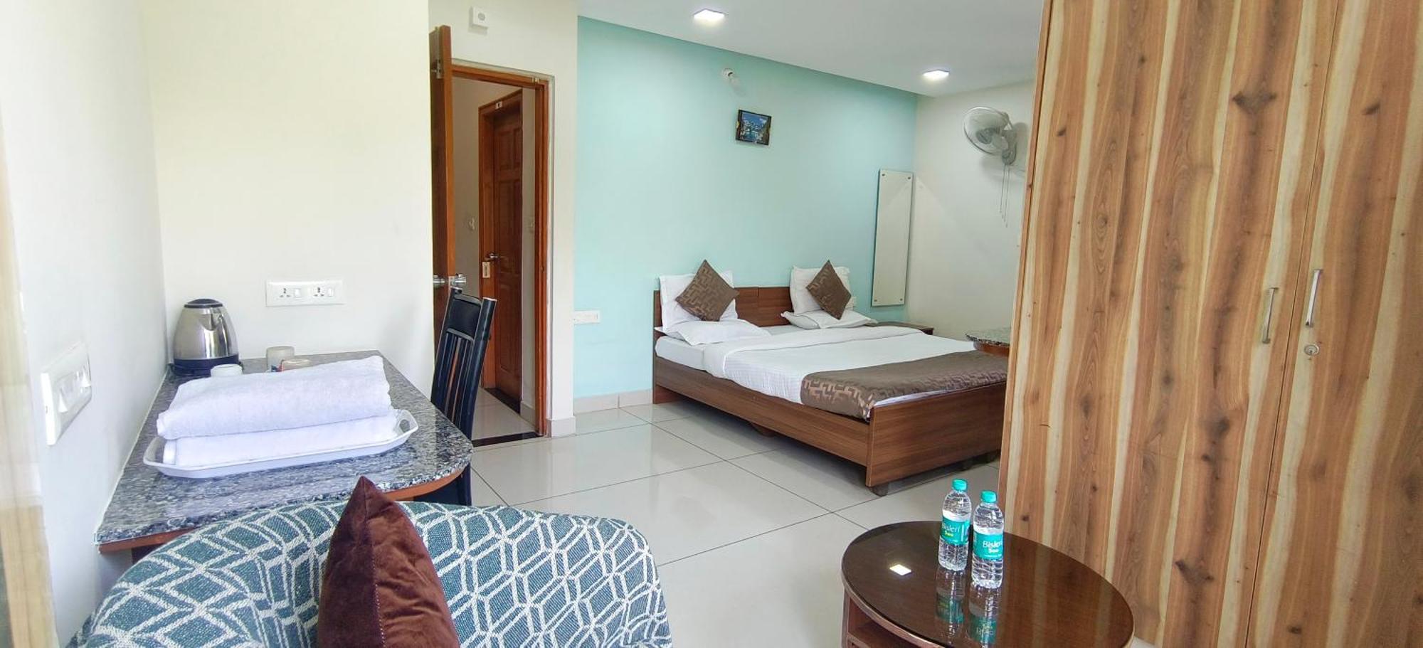 Sugamya Corner Guest house *