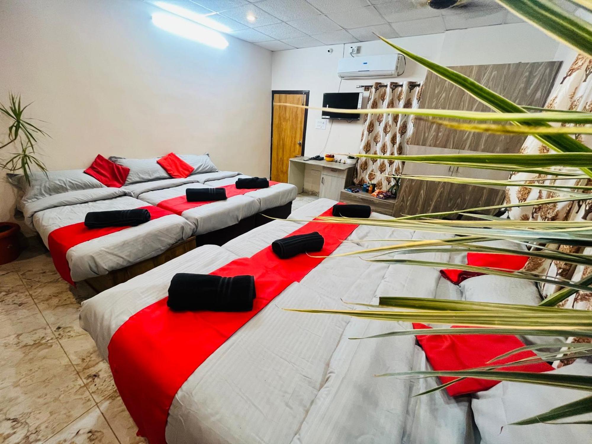 Adh Hazel Wood Hotel 3*