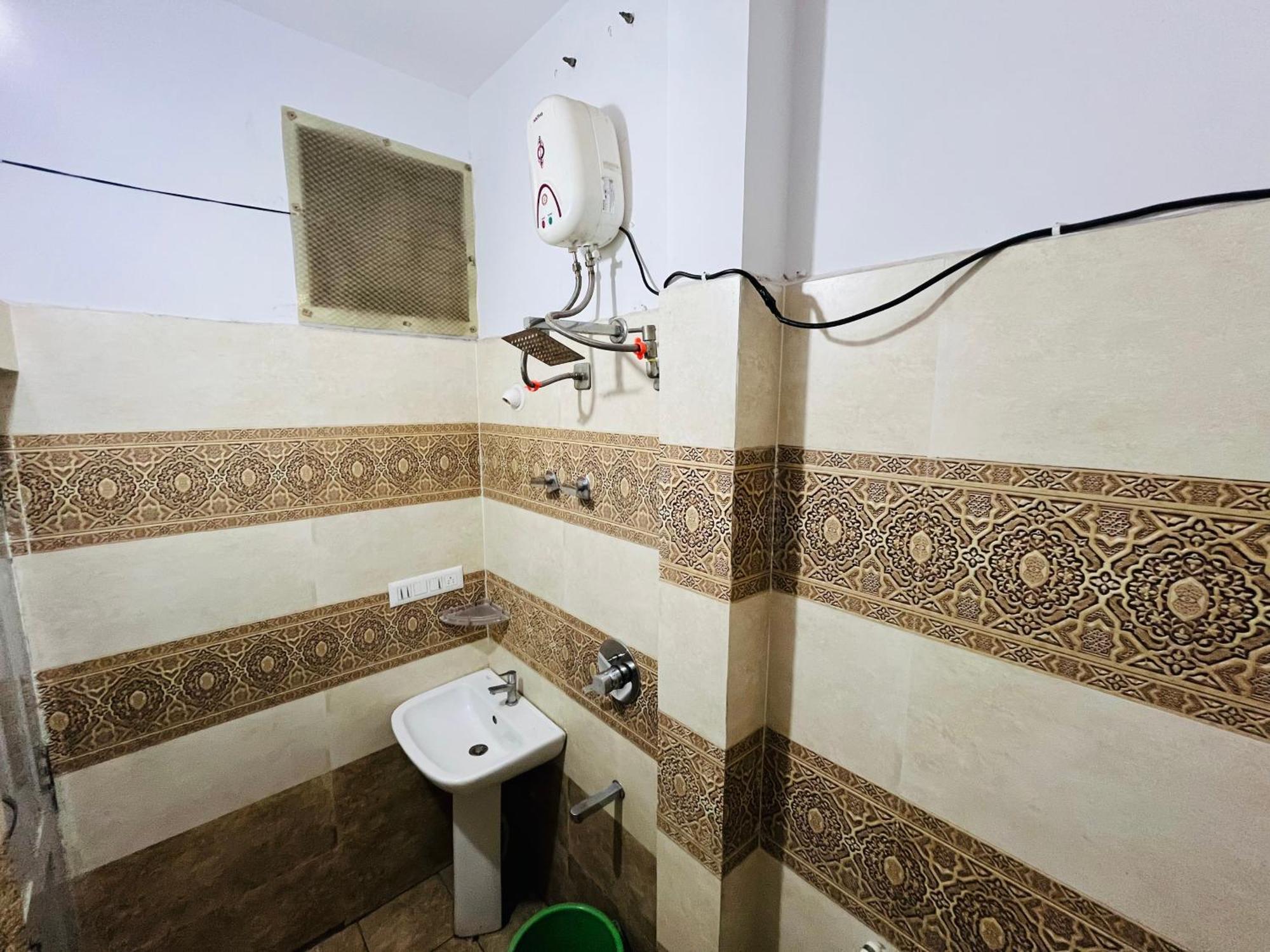 Adh Amilia Nest