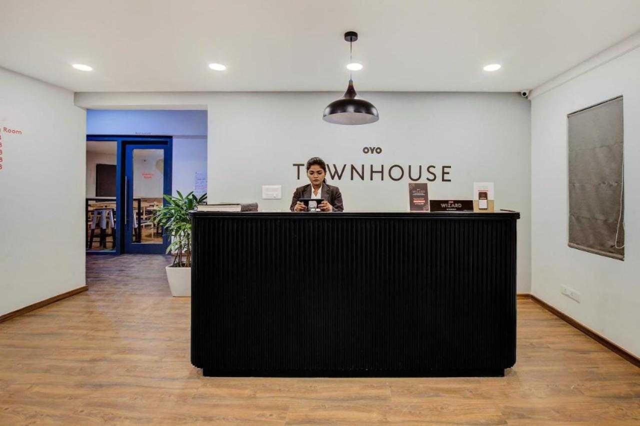 Townhouse Oaks Kalidasa Road