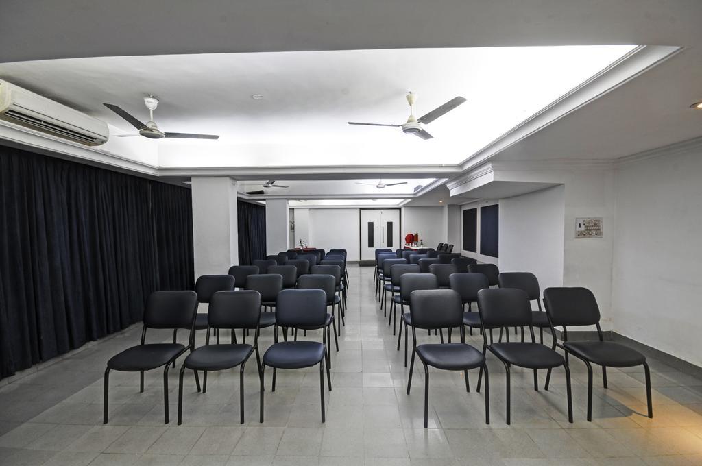 Roopa Hotel