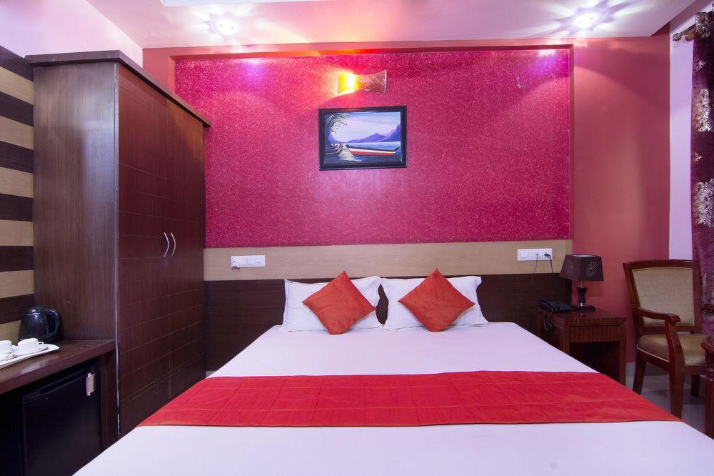 Zo Railway Station Hotel