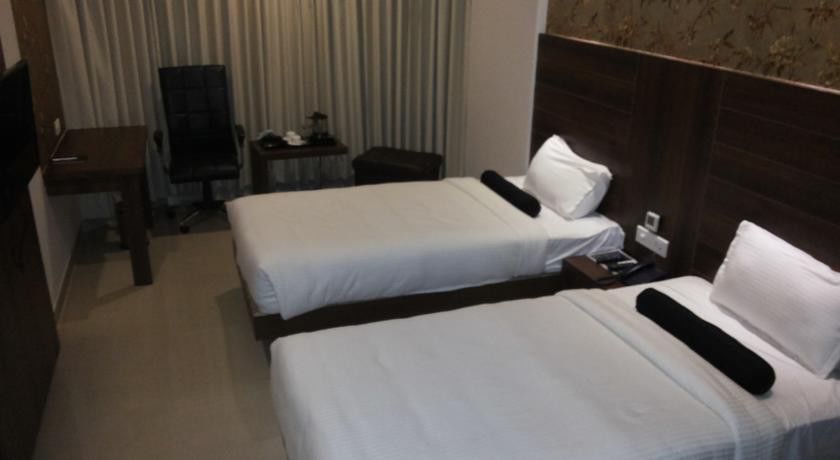 Fabhotel Dawn Hotel