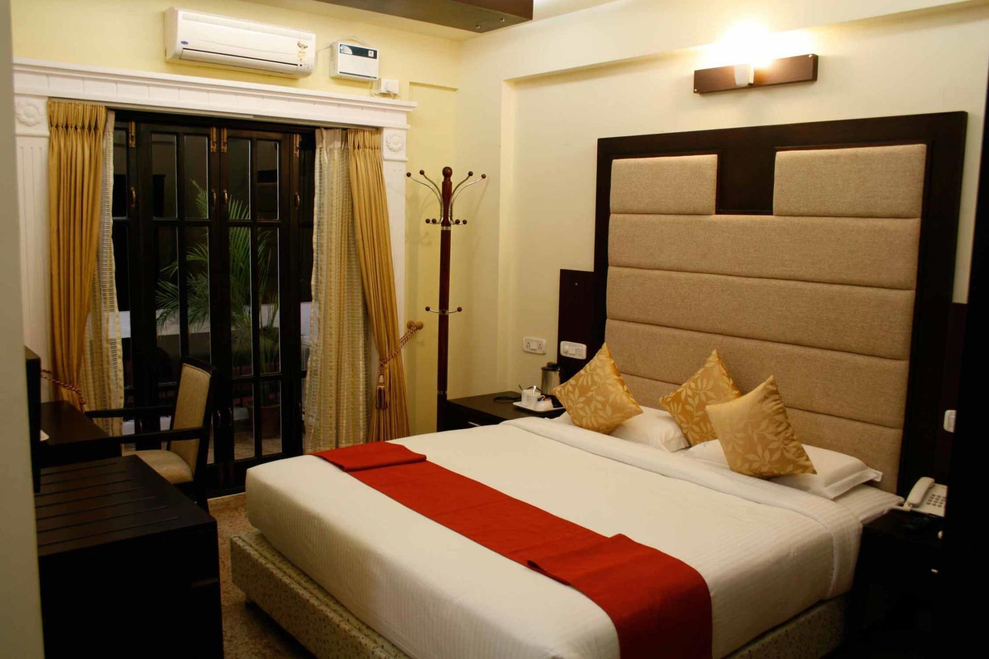Hotel Crystal Paark 3*